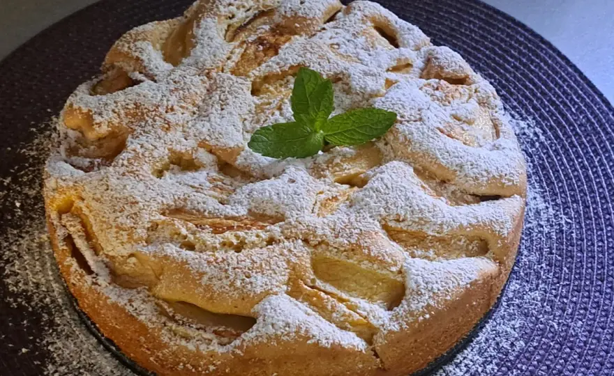 Wilgotne ciasto jabłkowe na oleju - przepis, który się udaje