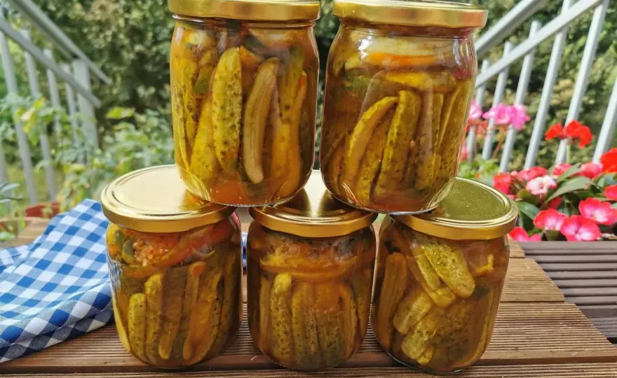 Ogórki krokodylki z chili - przepis krok po kroku