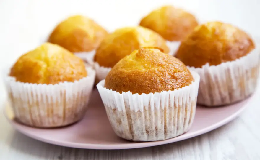 Wilgotne i puszyste muffinki - prosty przepis i ważne zasady