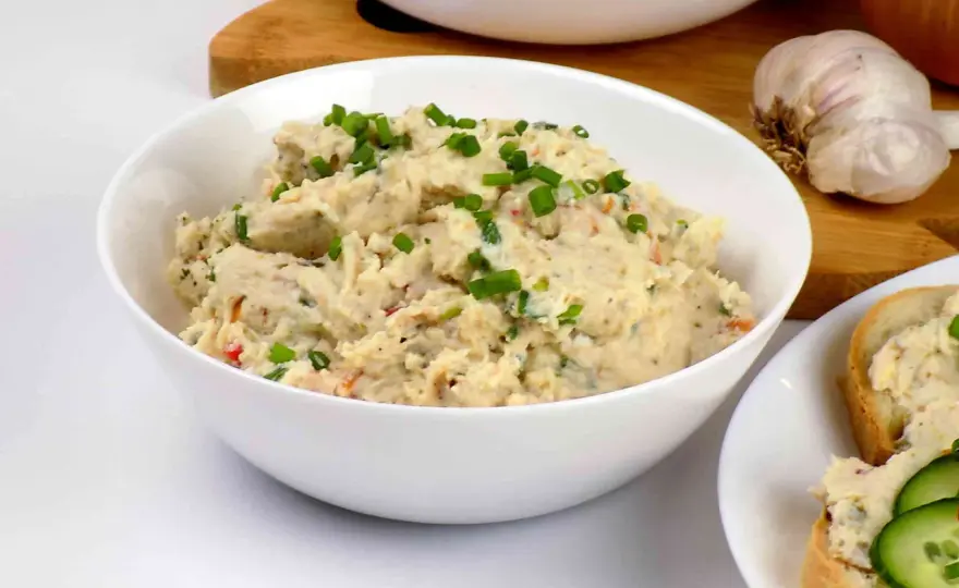 Pasta z kurczaka na kanapki - jak zrobić ją kremową?