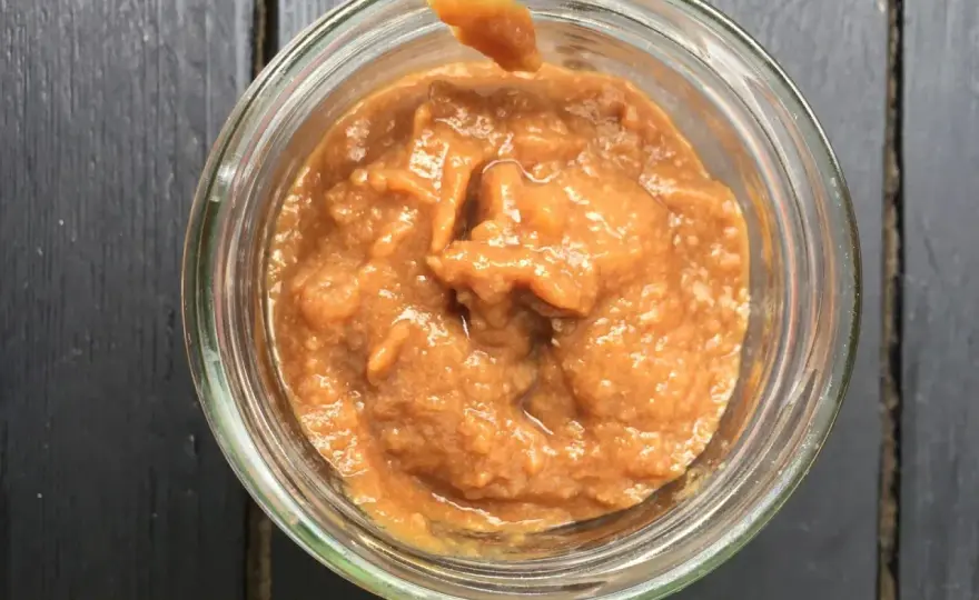 Tamaryndowa pasta do makaronu - jak jej używać i nie przesadzić