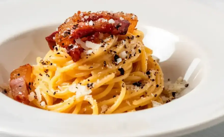 Carbonara bez śmietany - prosty przepis na kremowy sos